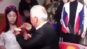  خانوما این کلیپ ببینند          زیر لفظی یعنی این