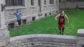 از چنین هیکلی این حرکات عجیبه ????_واقعا دمش گرم ????