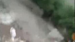 ورود سیل با صدها تن آوار           به روستای حمام قلعه دیروز