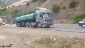هنر نمایی یک تریلی با بوق در گردنه حیران