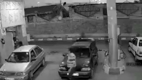 وقتی به  جایگاه CNG  می رین حتما، حتما سر نشین ها رو پیاده کنید چون اتفاق یه لحظه می افته!