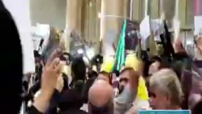  لحظه ورود خانواده معزز شهید محسن حججی به فرودگاه شهید هاشمی‌نژاد مشهد بامداد امروز و استقبال پرشور مردم