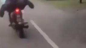 اون چرا اونجوری میخنده اخه؟