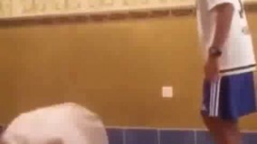  وقتى مامانت داره نماز     میخونه ومیخای پول برداری