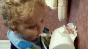 گشنشه یکی براش ساندویچ بیاره