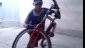 دوچرخه سواری عجیب این پسر دیدن داره