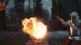 ببینید اگه روی روغن داغ آب بریزین چه فاجعه ای به بار میاد.......حتما ببینید و به اشراک بگذارید