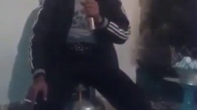 اینجاس که میگن خرس گنده خجالت نمیکشه.با اون سیبیلاش