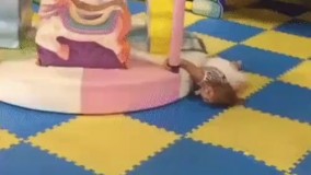 ببین کجا خوابیده اخه