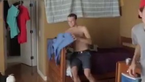 روش جالب جمع کردن لباس .........