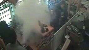 انفجار باتری موبایل            هنگام تعمیر!!!