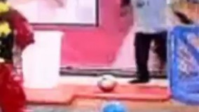 یادی کنیم از مسعود روشن پژوه وقتی که توی برنامه زنده سر می خوره و می ره تو استخر