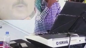 دست ب دست کنید لطفا برسه دست راجر واترز