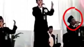 خدایی منم بودم نمیتونستم جلو خندمو بگیرم 