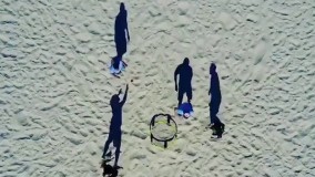 اولین نگاه متوجه نمیشین ولی اگه دقت کنین اصلش شما سایه بازیکنها رو میبینین!