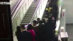 پله برقی عصبی شَد یهو  گمشید از روم بیاین پایین