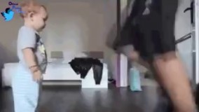 با تمرکز دقت میکنه بعد دقیقا همونو انجام میده 