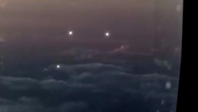 چهار مورد از رویت اشیا ناشناس پرنده در حین پرواز با هواپیما این تصاویر توسط افرادی گرفته شده که بطور اتفاقی در حال فیلمبرداری آسمان از پنجره هواپیما بوده اند.