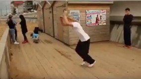 دختر است دیگر خب دوس داره از این حرکتا بزنه