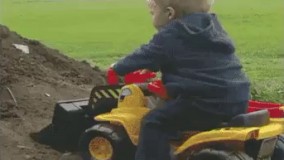 تصاویر خاک بر سری از بچه