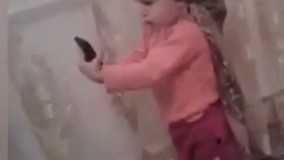 اینکه نیم وجبی میخواد از خودش عکس سلفی بگیره به کنار ، ژستشو ببین 