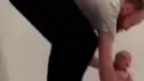 آموزش راه رفتن پدر به نوزاد