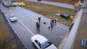 فیلم/ تصادف رانندگی در ایالت ایلینوی، بزرگراه را اسکناس باران کرد