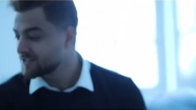 دانلود موزیک ویدیو یه لحظه نگام کن از ماکان بند 