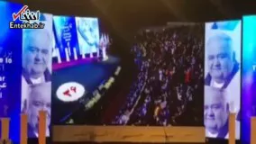 فیلم/ بزرگداشت اکبر عبدی با استقبال و تشویق مردم در سی و ششمین جشنواره فیلم فجر