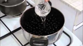 طرز تهیه مربای آلبالو