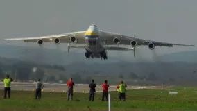 دانلود فیلم بلند شدن هواپیمای Antonov-225 