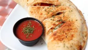 How To Make Calzone Pizza - آموزش درست کردن پیتزای کلزونه