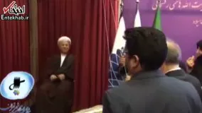  فیلم/ لحظه رونمایی از تندیس آیت الله هاشمی(ره) در طبقه مشاهیر برج میلاد با حضور خانواده ايشان و اشک های محسن هاشمی