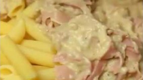 طرز تهیه ماکارونی با سس بشامل