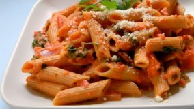 طرز تهيه ماكاراني با گوشت مرغ