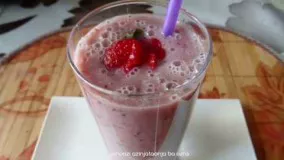 اسموتی موز و انواع توت-آشپزی از اینجا تا آنجا با عذرا-Banana and berries smoothie