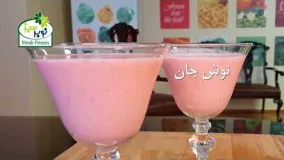 طرز  تهیه اسموتی موز و توت فرنگی