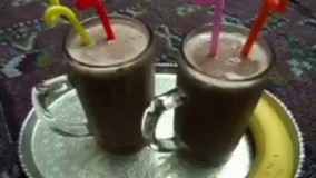 میلک شیک موز شکلاتی -آشپزی از اینجا تا آنجا با عذرا