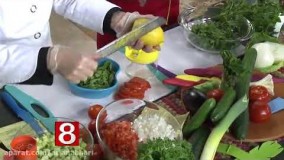 درست کردن سالاد شیرازی  توسط آشپز امریکایی