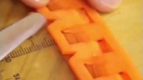 تهیه زنجیر هویج برای تزیین سالاد و غذا