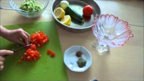 تهیه سالاد شیرازی - Salad Shirazi