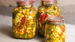 طرز تهیه ترشی بادمجان مخلوط  