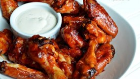 بال مرغ سوخاری را باید اینطور خورد، تند و خوشمزه با سس سالسا