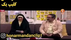 تذکر به پوشش مربی فوتسال در برنامه زنده 