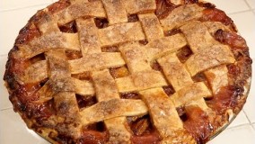 Apple, Pear, and Strawberry pie پای گلابی