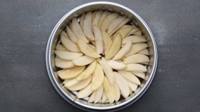 Upside-Down Apple Cake کیک سیب برعکس