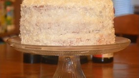 کیک نارگیل سه طبقه