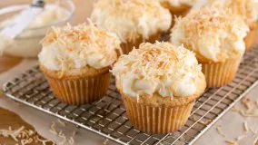 How To Make Coconut Cupcake - آموزش درست کردن کاپ کیک نارگیلی