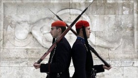 آتن برلین را به مصادره اموال آلمان بعنوان غرامت جنگ جهانی دوم تهدید کرد