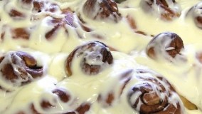 دسر رمضان- تهیه رول دارچین با سس خوشمزه-شیرینی ماه رمضان